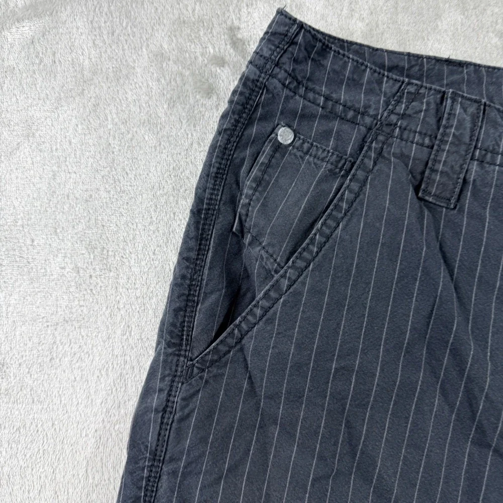 Calvin Klein Jeans Men's‎ Gray Pinstripe Flat Front Casual Chino Shorts Size 32